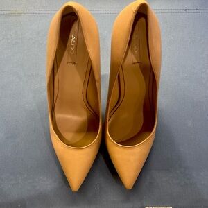 Aldo nude/beige size 6 stiletto high heels